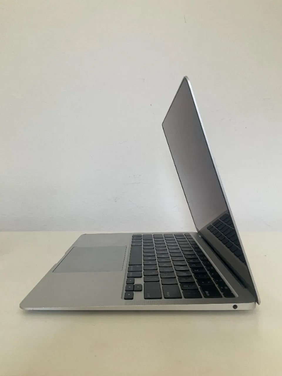 Macbook Air 2020 modelo A2179 com 8gb RAM e 256gb SSD com pequenos