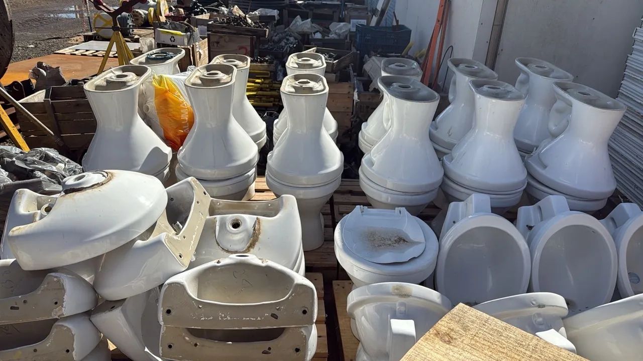 Vasos Sanitários em Cerâmica - Grande Quantidade64220698403075120