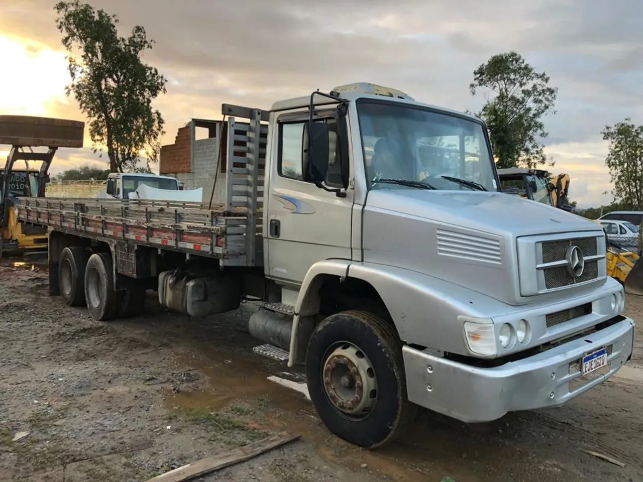 TEMOS DIVERSOS MODELOS DE CAMINHÕES A VENDA TRUCK BITRUCK TRACADO ...