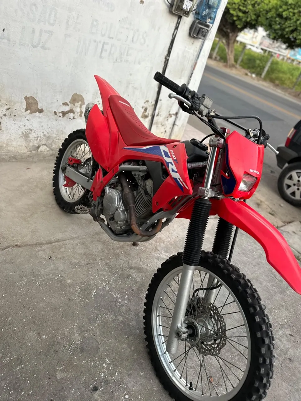 Crf 250F 2023 com mais de 9 mil em acessórios e preparação.
