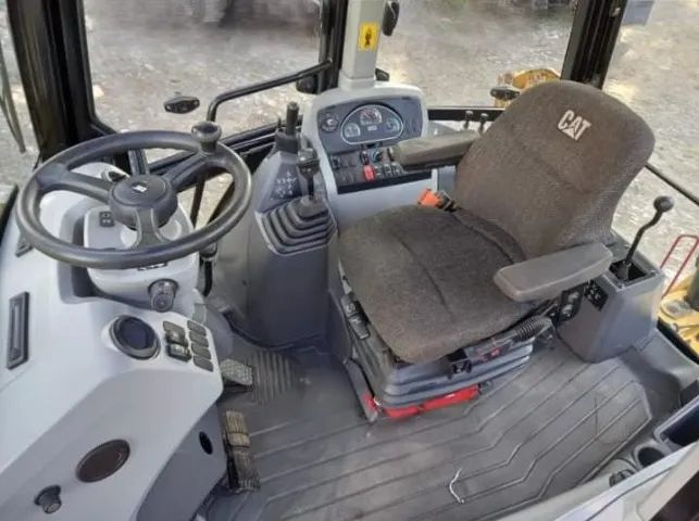 Retroescavadeira Caterpillar 2015 - Foto 6