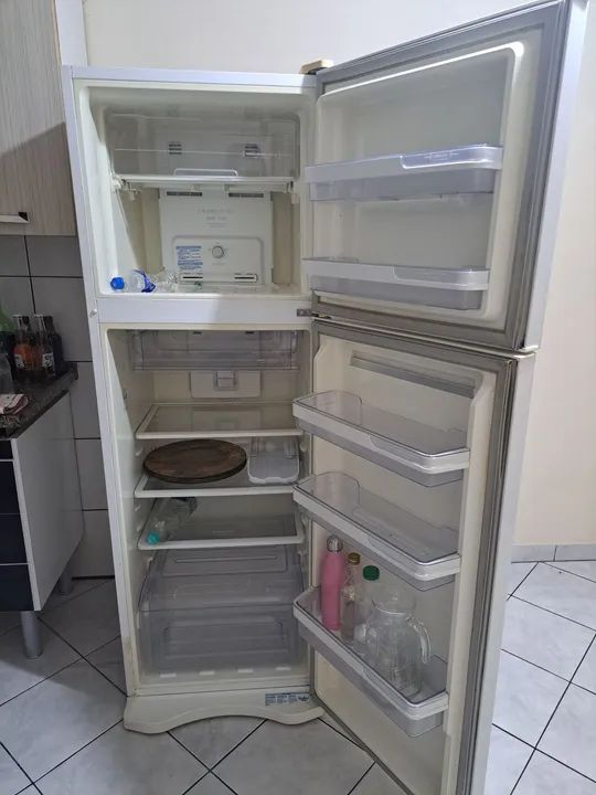 Geladeira ( por favor ler toda a descrição) - Foto 2