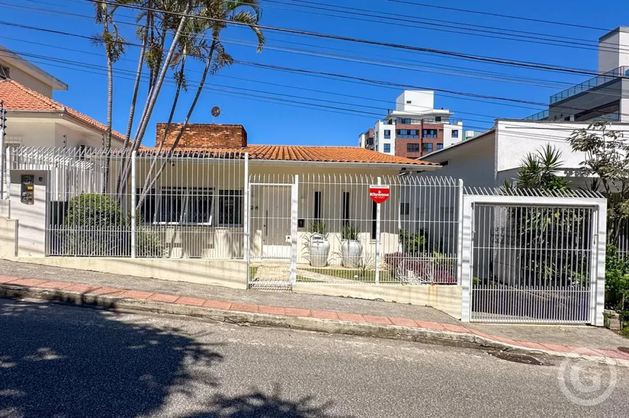 Descubra o charme e conforto de uma casa espaçosa em Coqueiros