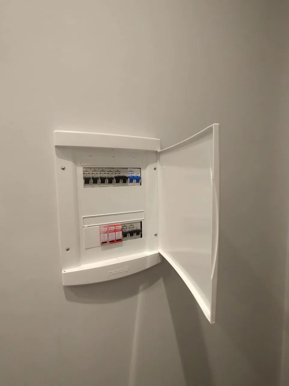 Maxi Ilumi Serviços Elétricos em geral  - Foto 4
