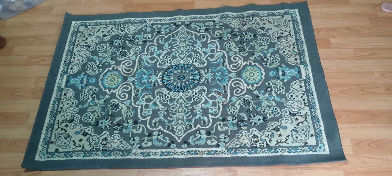Tapete Floral Azul e Branco