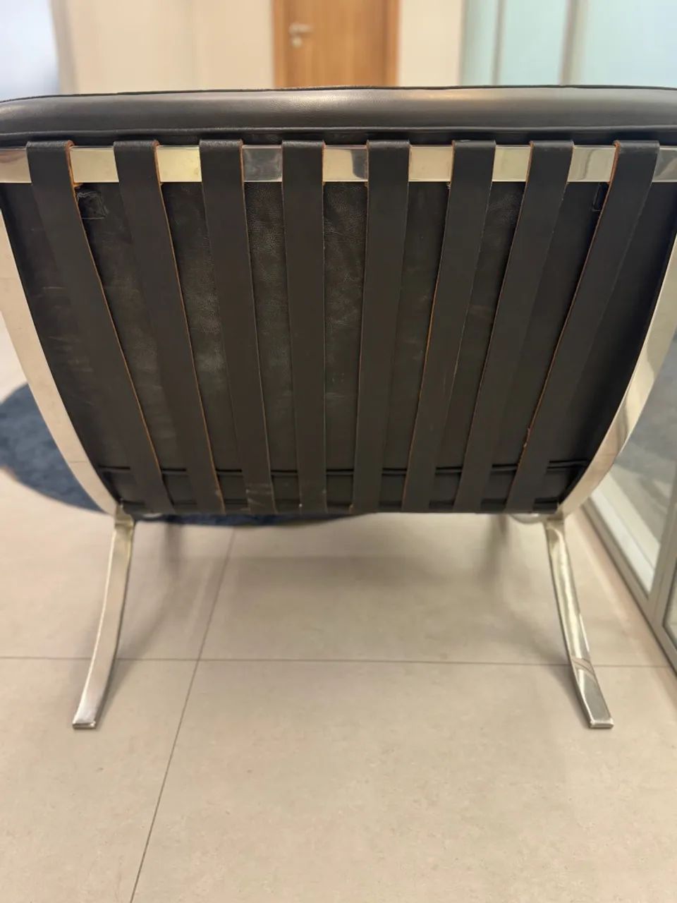 Poltrona em couro legítimo e aço Inox Barcelona - Foto 3