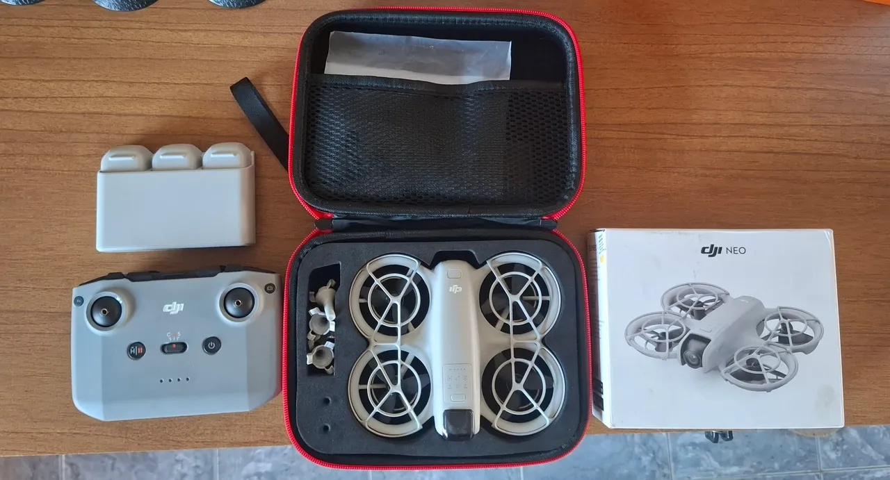 DJI Neo Combo Fly More
