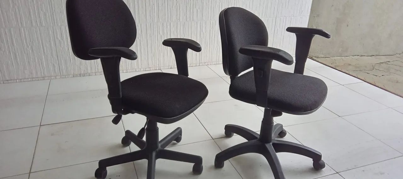 Cadeiras  de escritorio 05 unidades 
