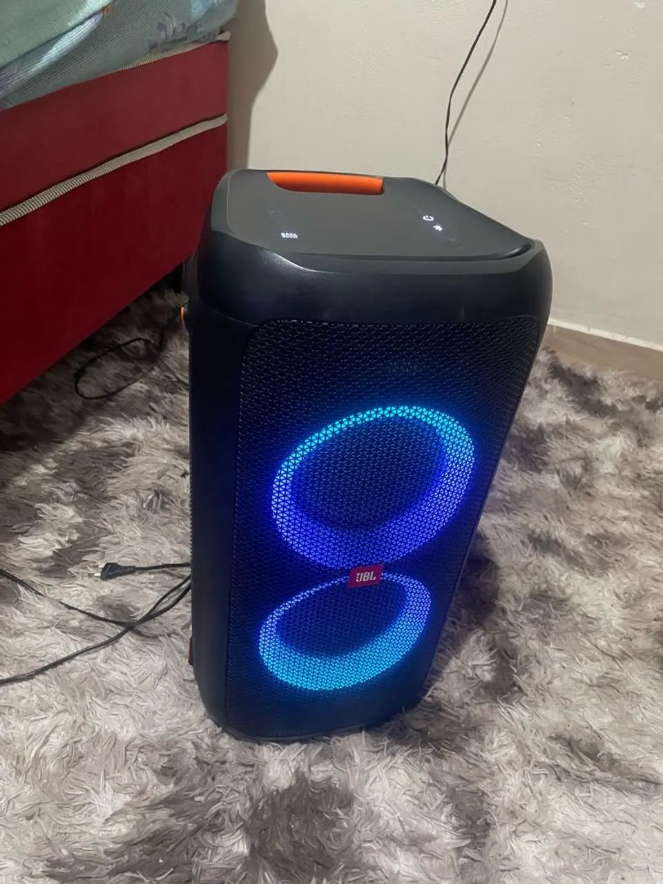 Caixa de Som JBL com Bluetooth e Iluminação