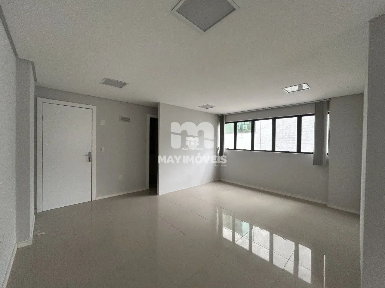 Sala comercial no centro de Itajaí, 40 m², R$390.000,00 - Foto 5