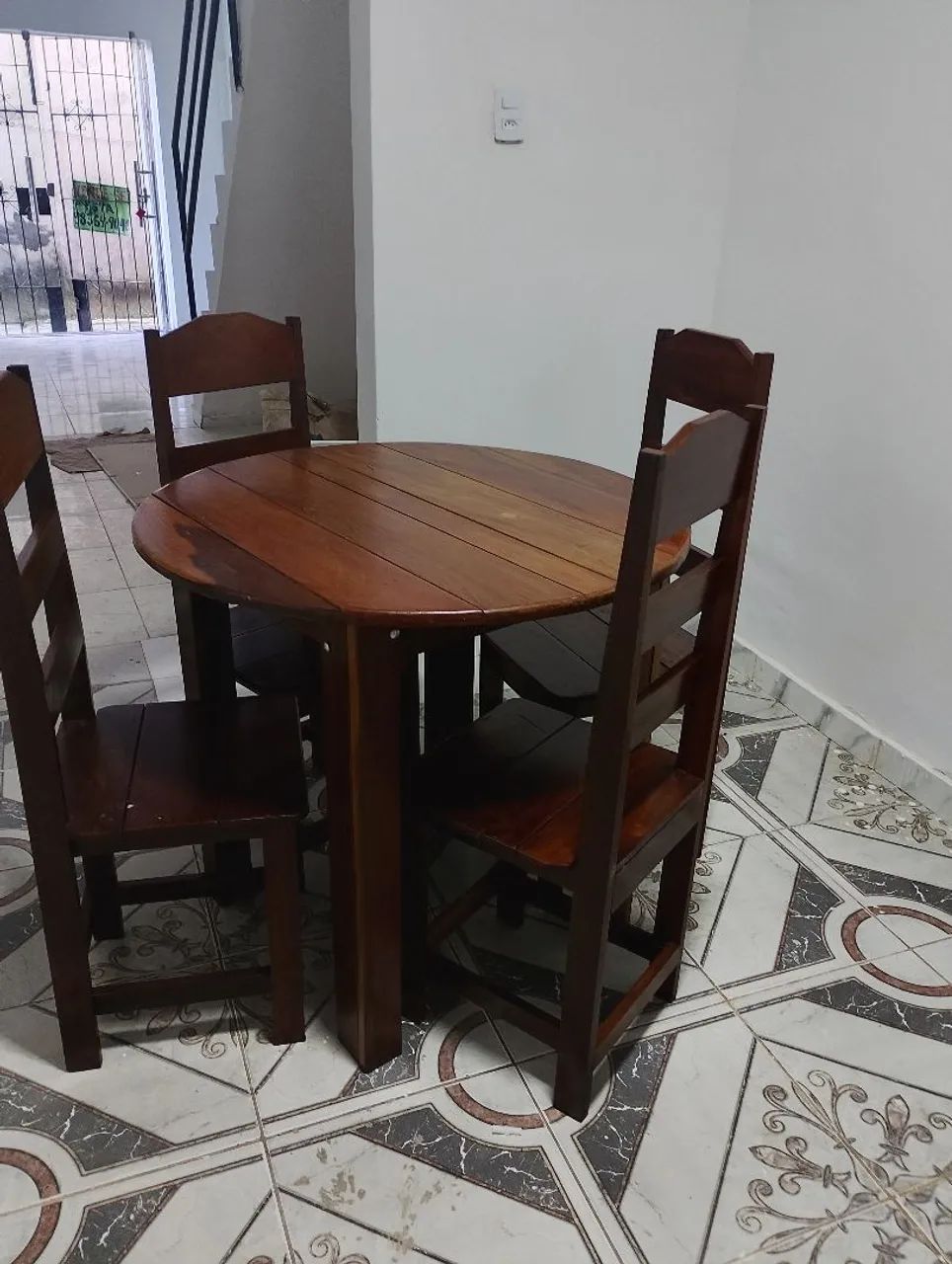 Mesa em madeira nova 