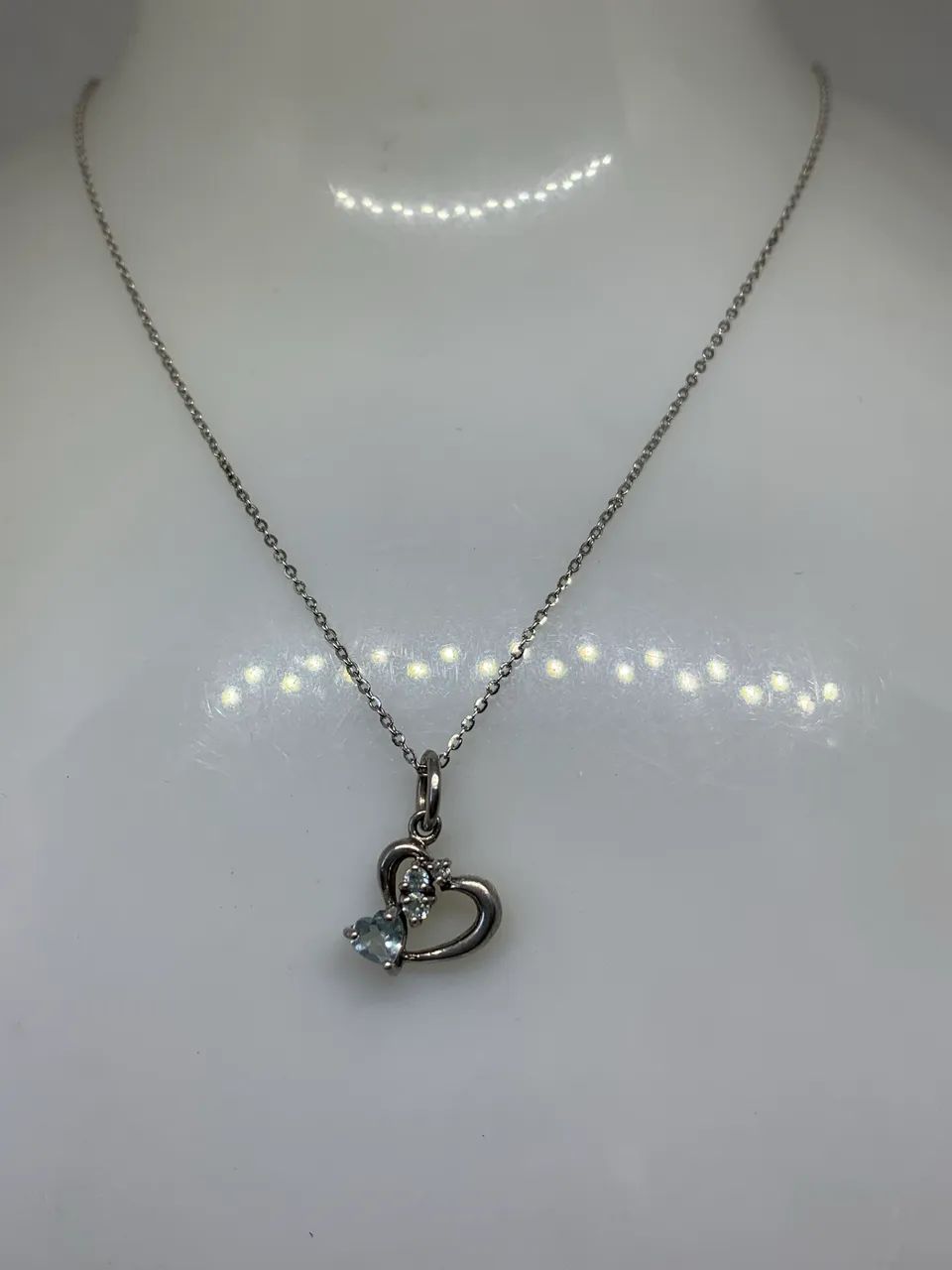 Colar de prata com pingente de coração com detalhes azul - Foto 3