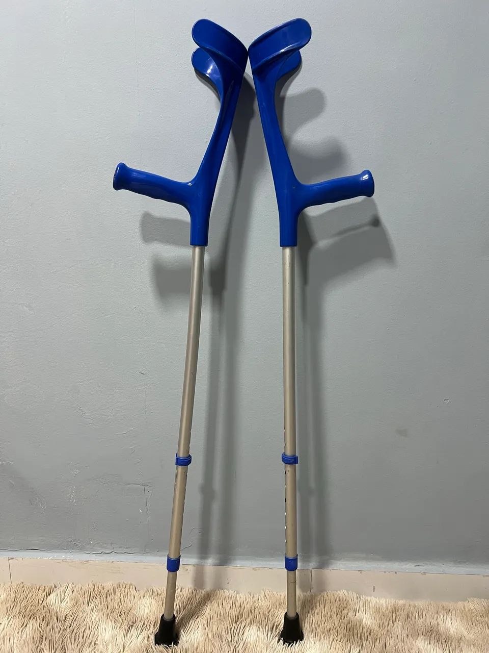 Vendo Par de Muletas Canadenses Ajustáveis - Em Ótimo Estado!