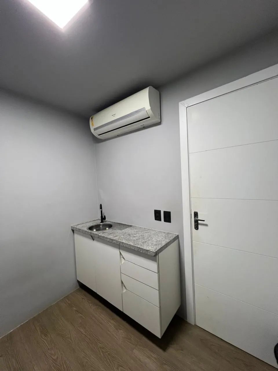 Sala dentro de Barbearia  - Foto 4