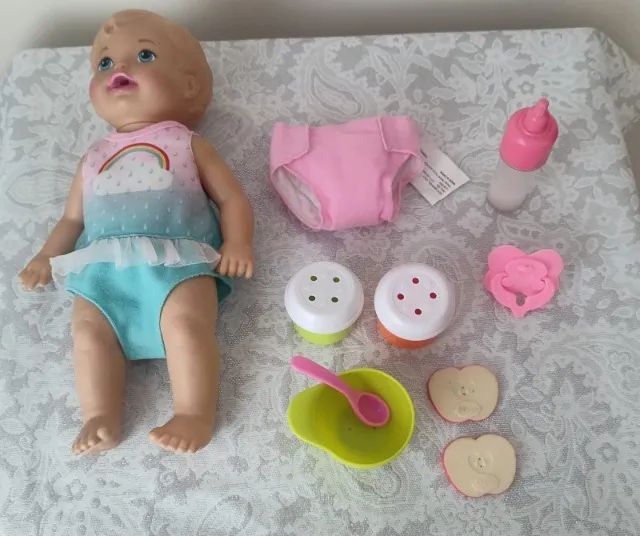 Boneca Little Mommy Bebê faz xixi e acessorios de papinha - Foto 2