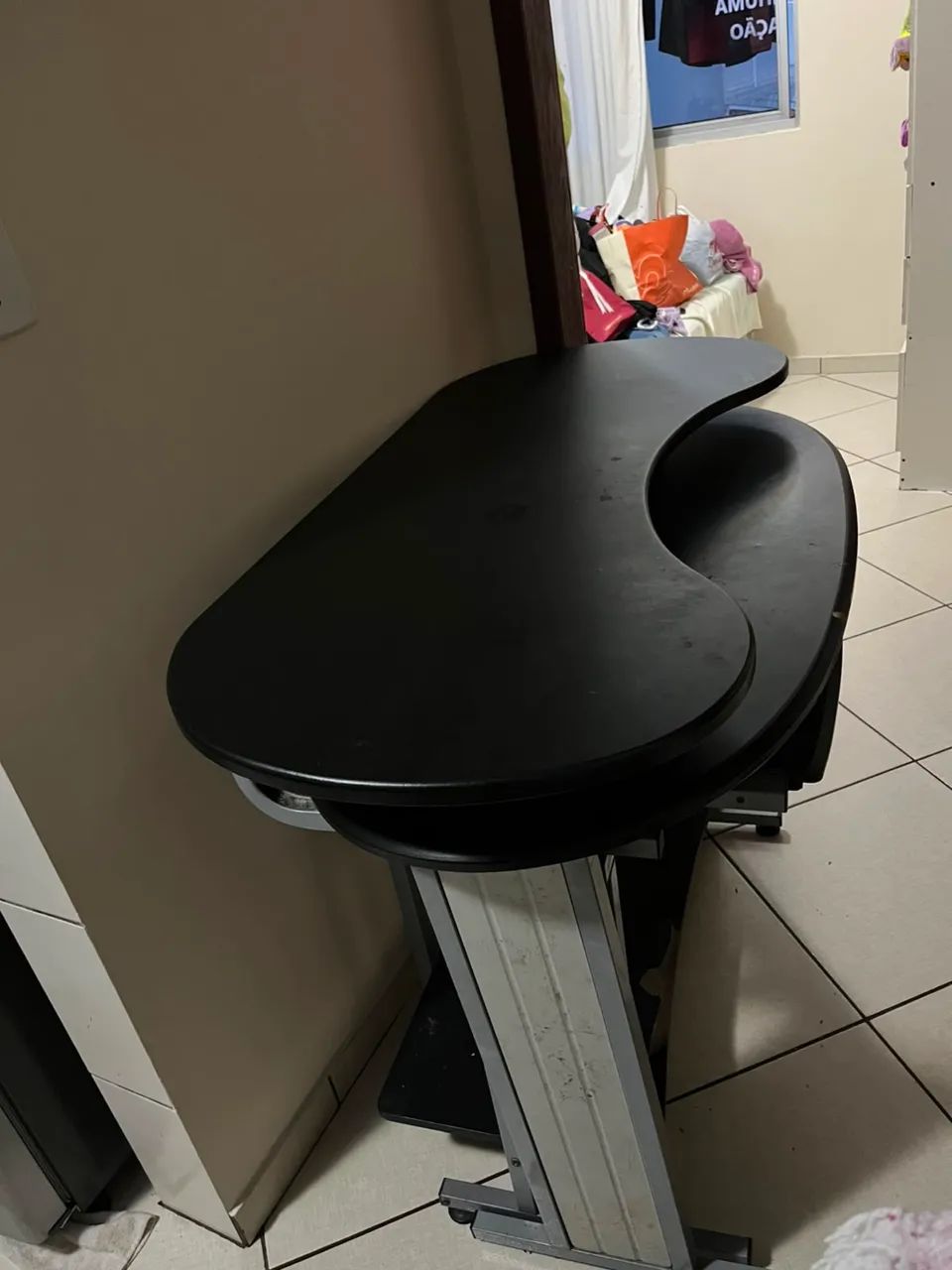 Vendo mesa em L para gamer ou escritório. - Foto 2