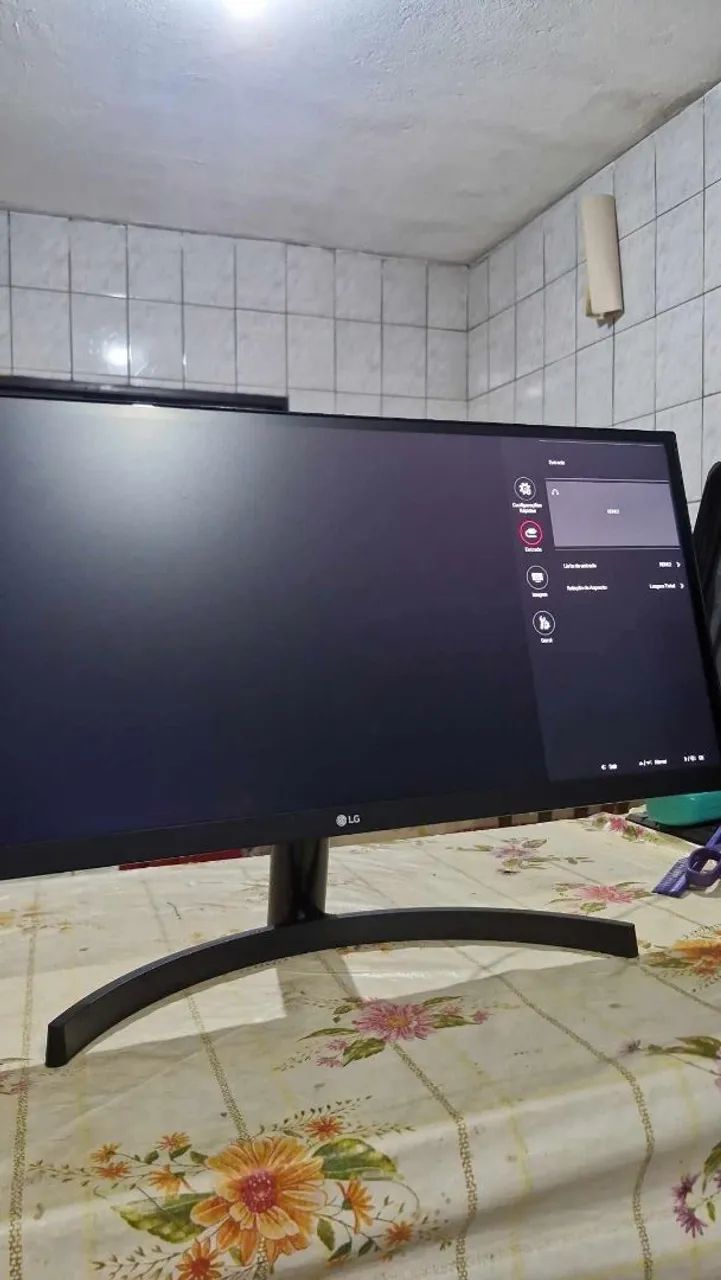 Monitor LG UltraWide 29PL excelente estado e funcionando perfeitamente 