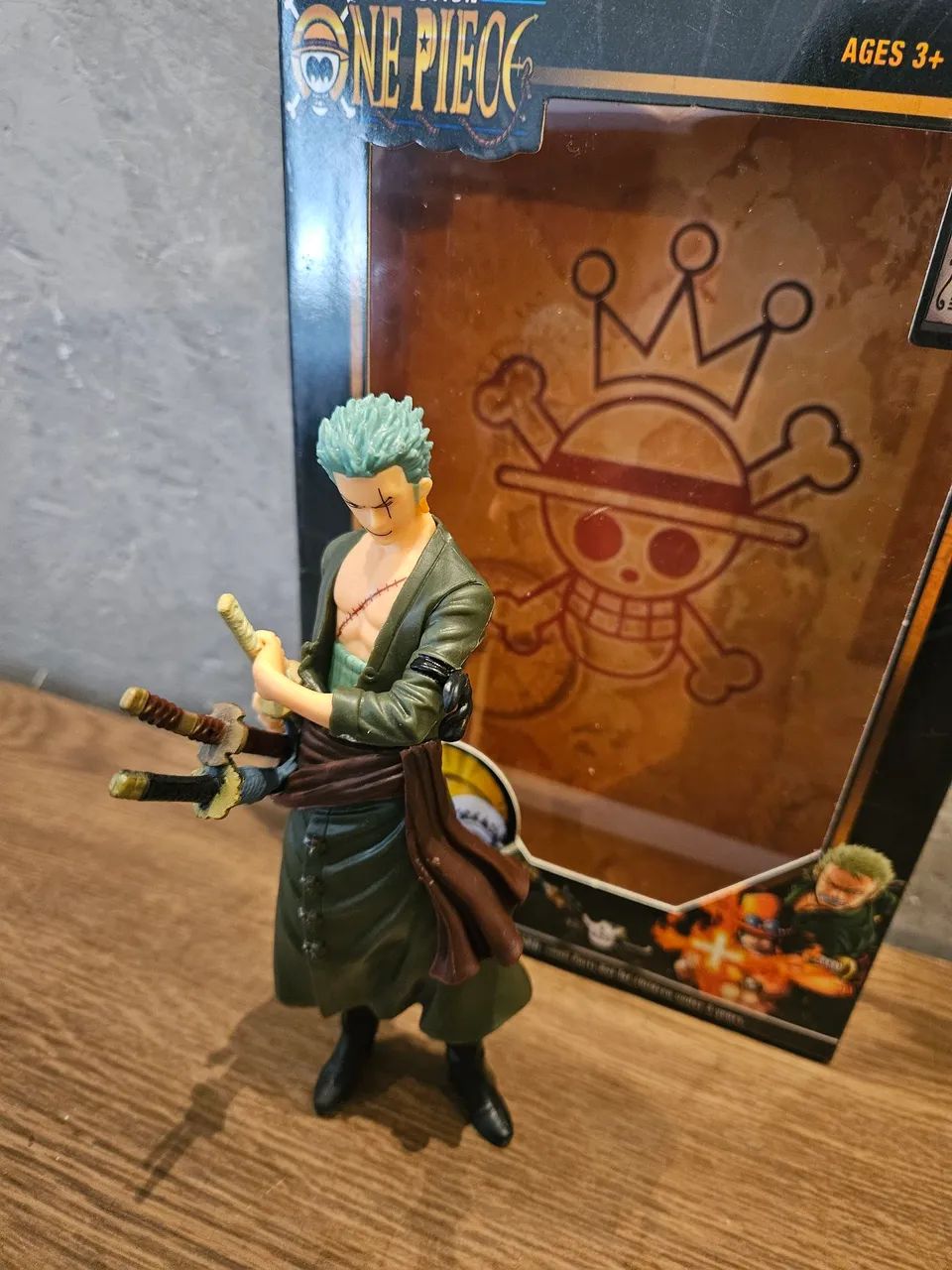 Boneco Zoro na caixa - one piece  - Foto 4