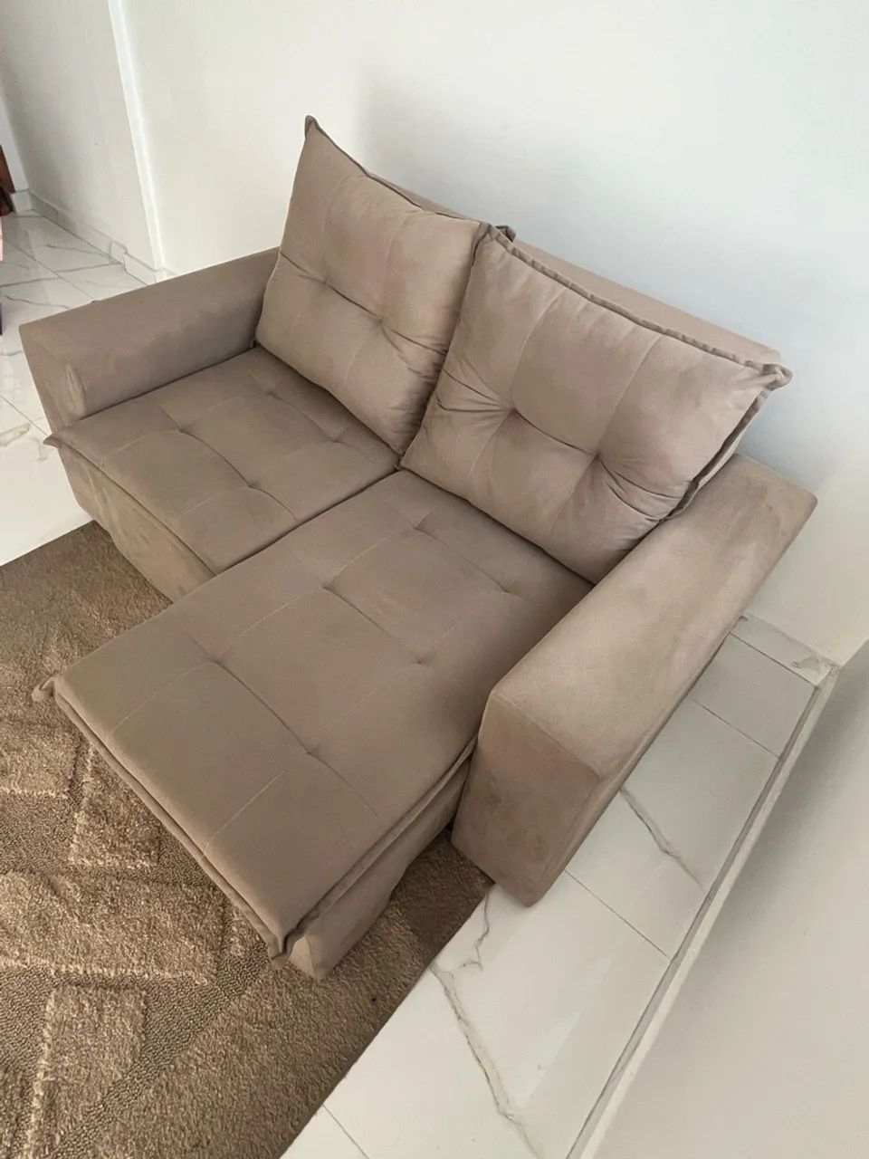 Sofá 2 lugares novo + tapete  - Foto 3