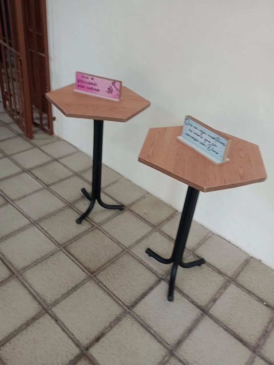 Vendo duas mesinhas pra decoração  - Foto 3