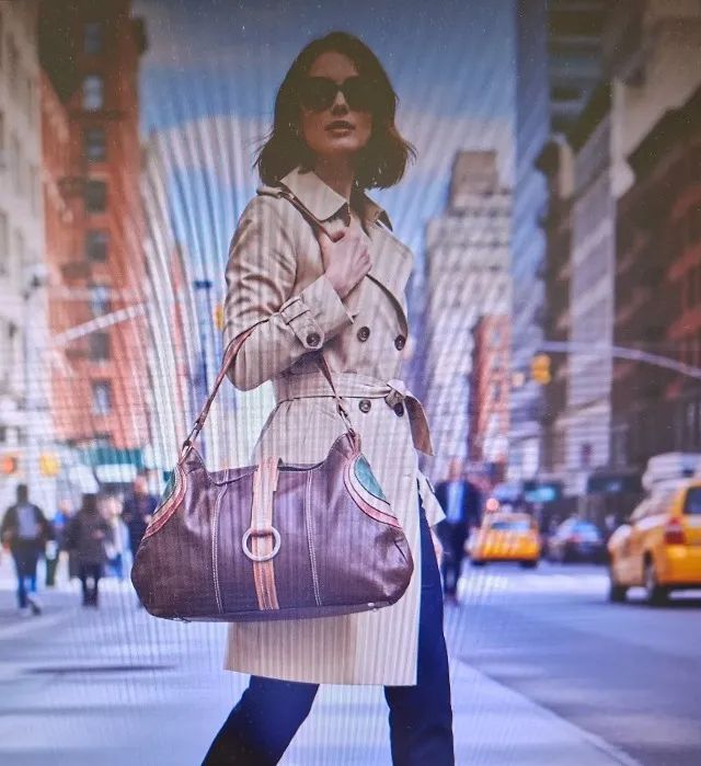 Bolsa Feminina de Couro - Semi Nova  - Foto 3
