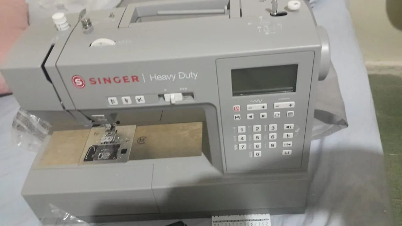 Maquina de costura singer duter 204l ,nunca usada - Foto 4