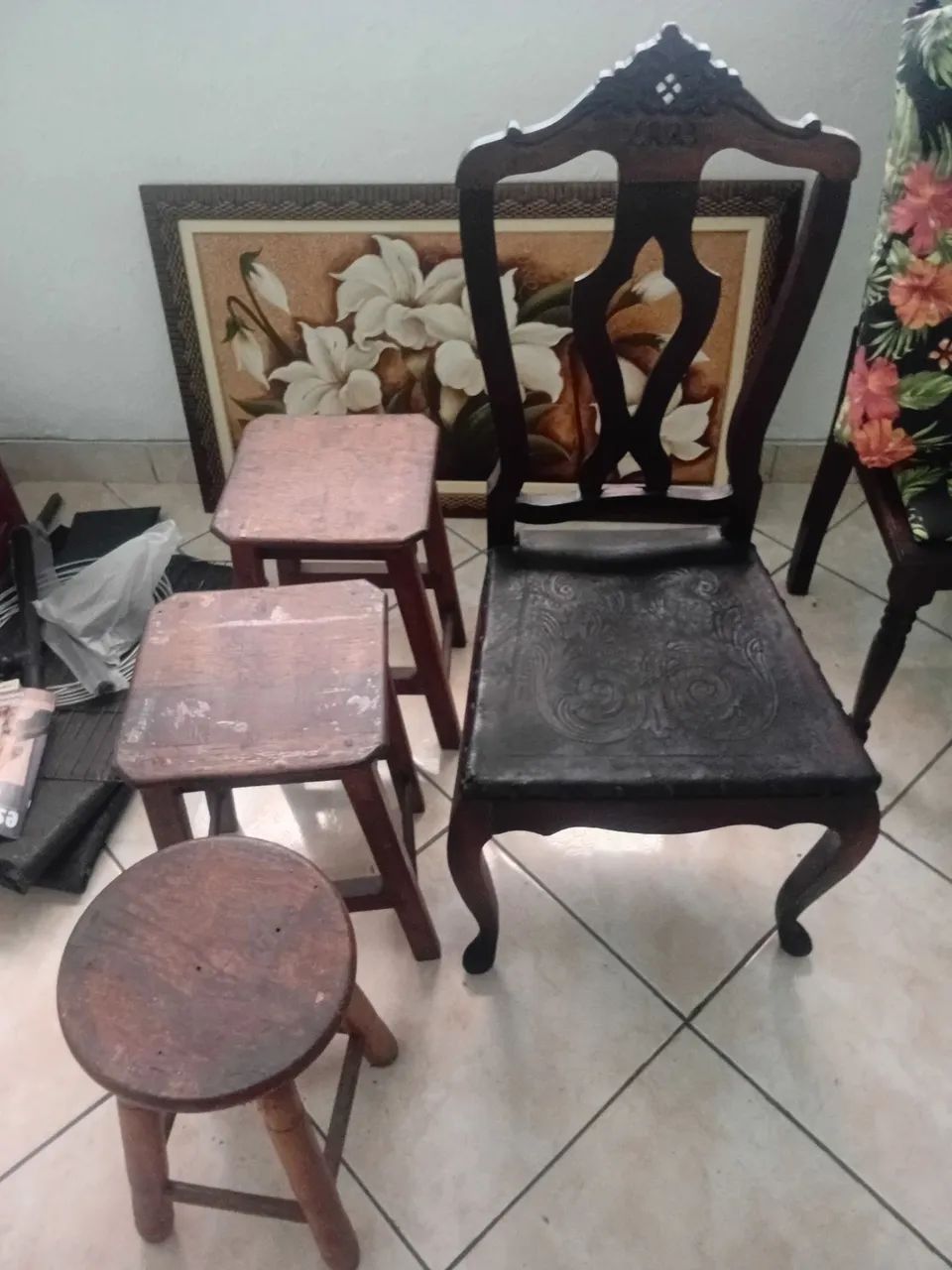 Vendo 2 cadeiras  e 2 almofadas - Foto 2