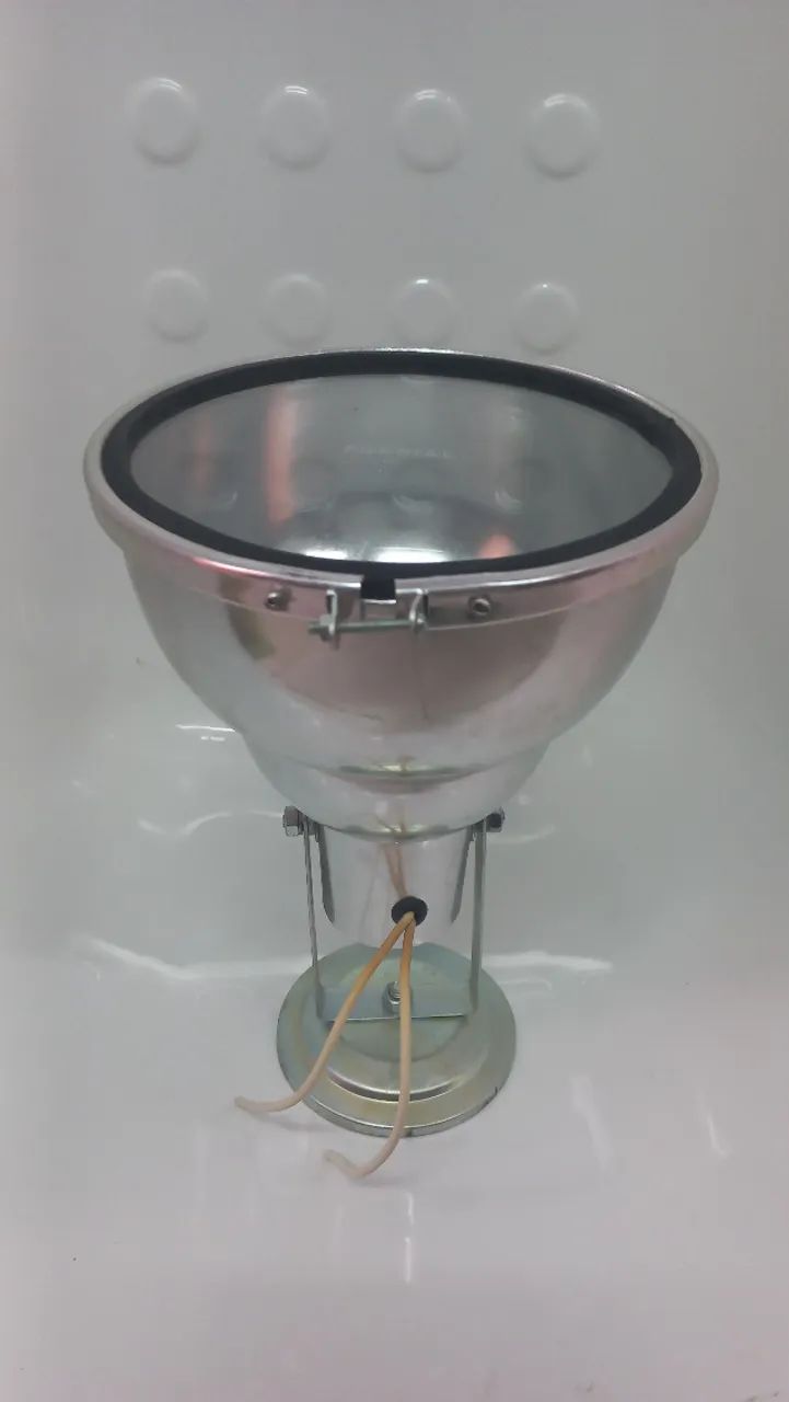Refletor Redondo de Alumínio com Soquete para uso Externo - Foto 2