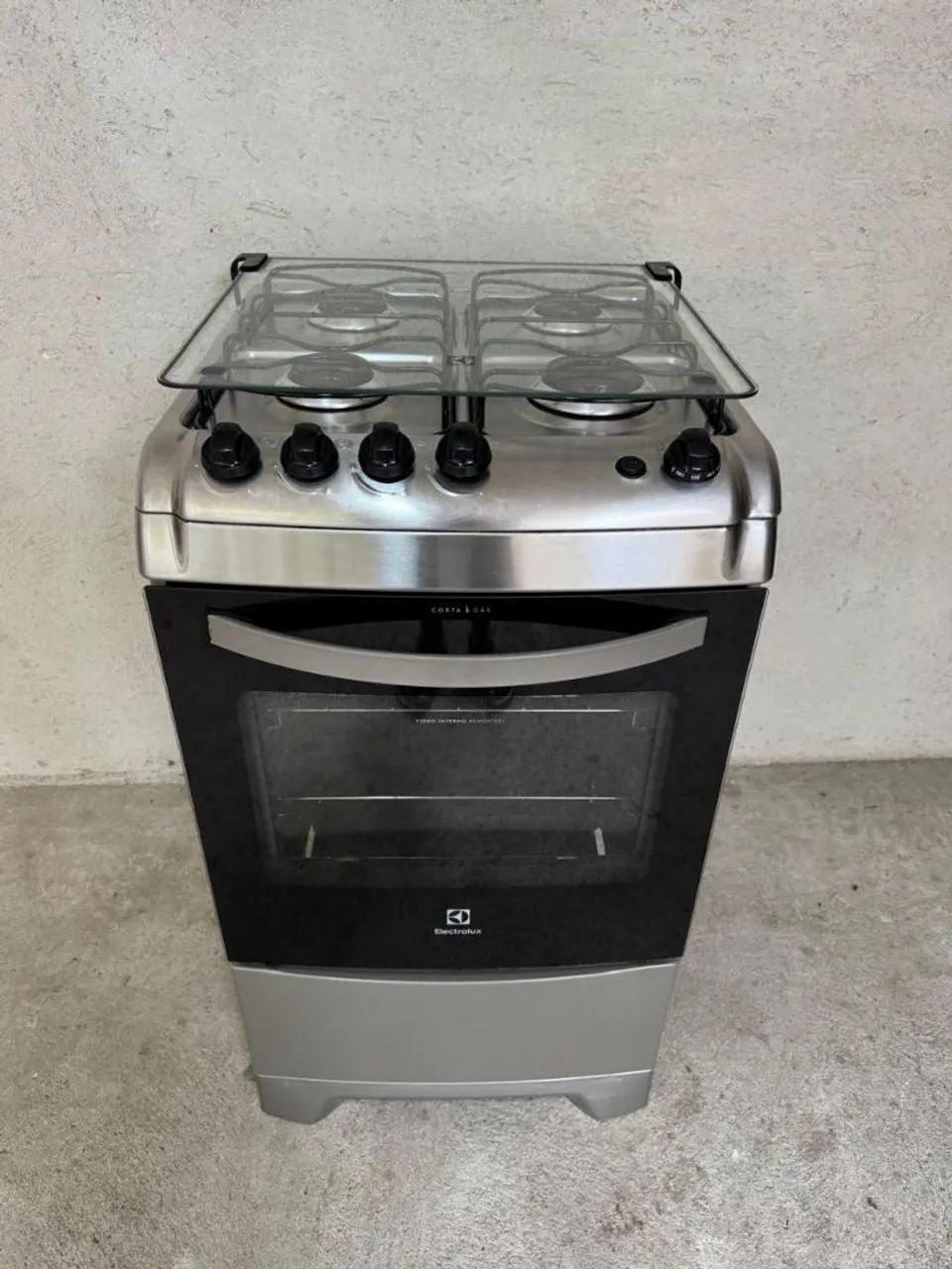 VENDO UM LINDO FOGÃO DA MARCA ELECTROLUX INOX PARCELO NO CARTÃO DE CRÉDITO 