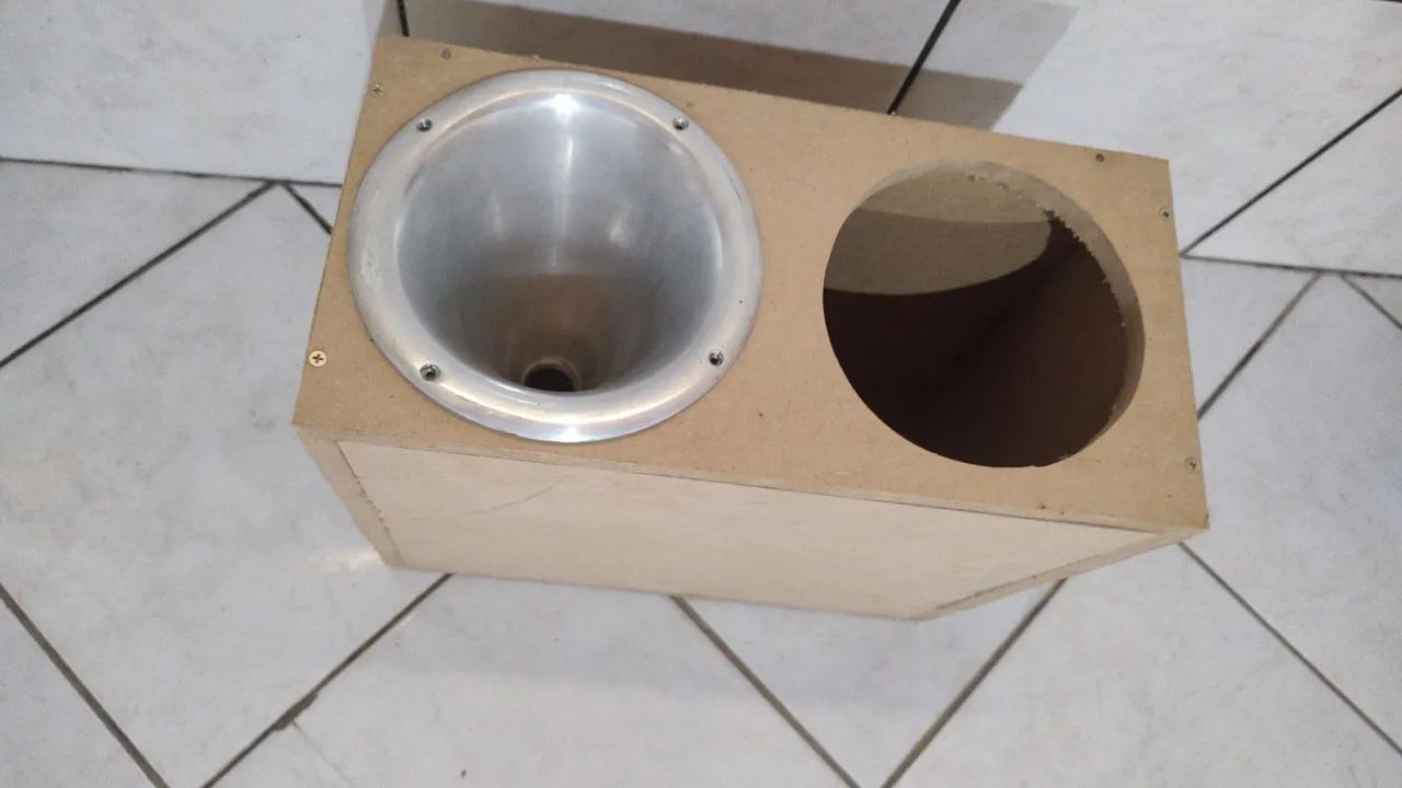 Caixa pra duas cornetas e uma boca de aluminio