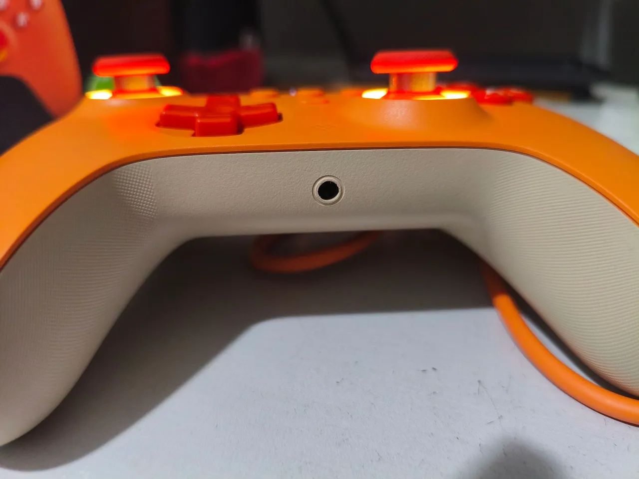 Controle 8BitDo Ultimate C Wired para Xbox e Pc<br><br> - Foto 3