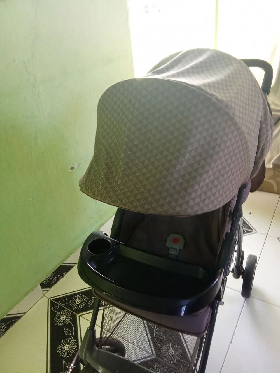 Vende-se carinho de bebê 