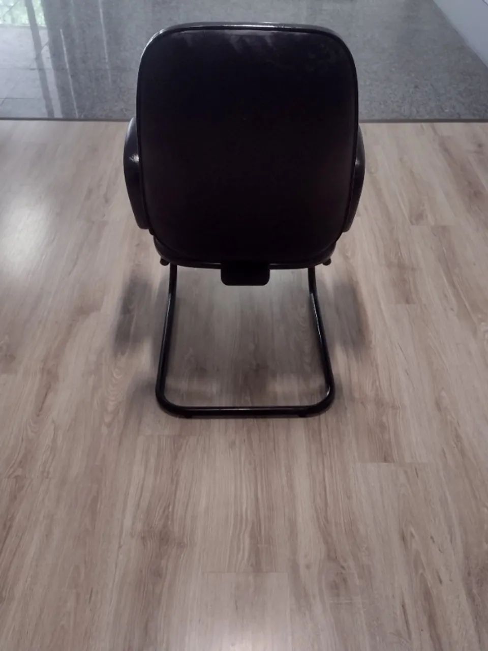 cadeira diretor com assento e encosto gomado cor azul escuro da móveis belo - Foto 6