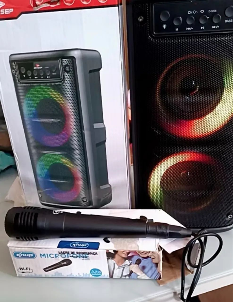 Caixa de som bluetooth com microfone e rádio 