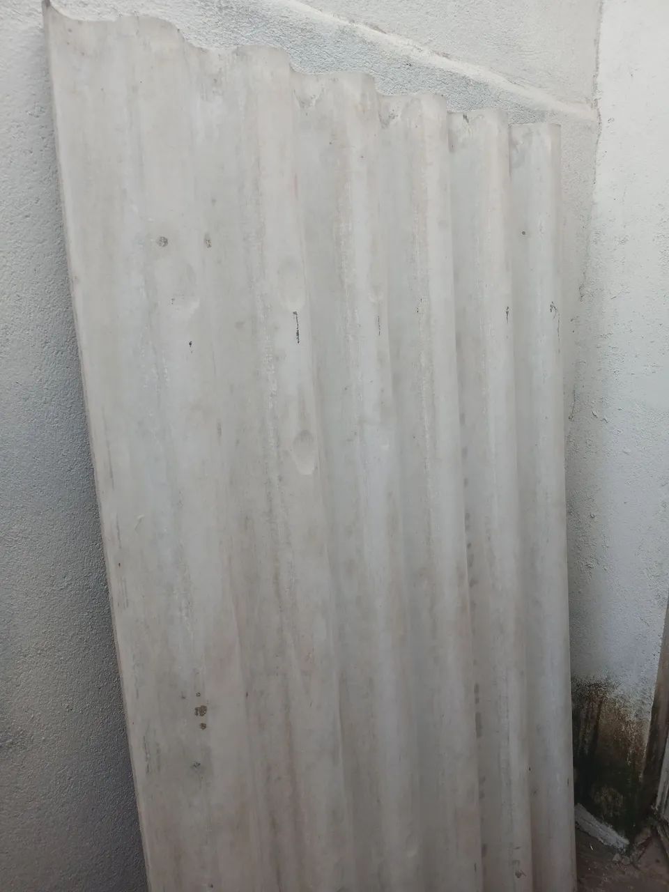 Uma telha basilit nova, tamanho grande 