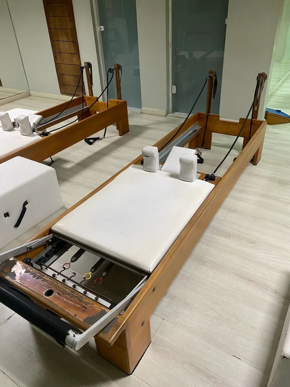 Reformer da Physiopilates com caixa e fly moon do reformer - Academia e ...