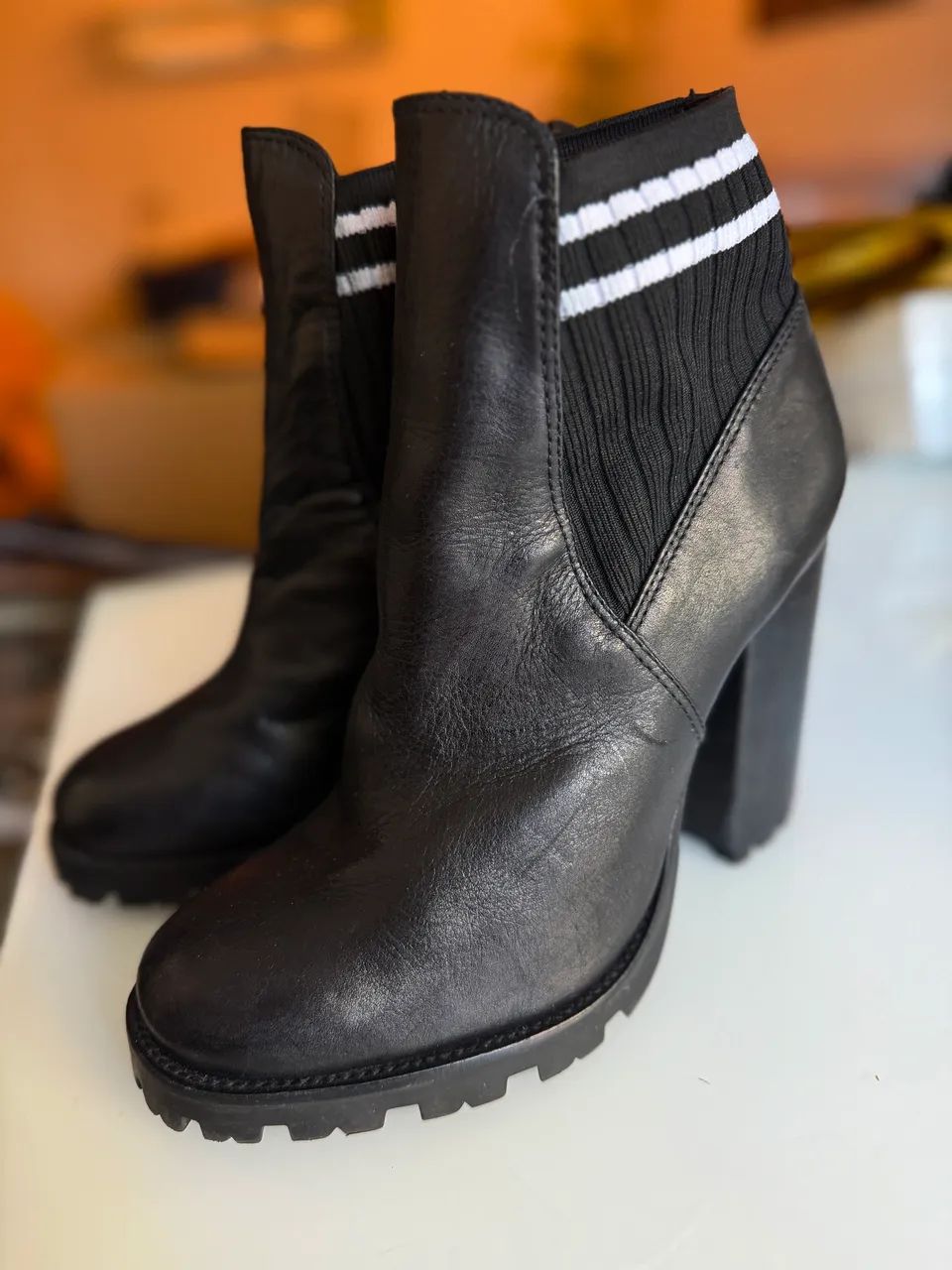 Bota de couro schutz 38/39 