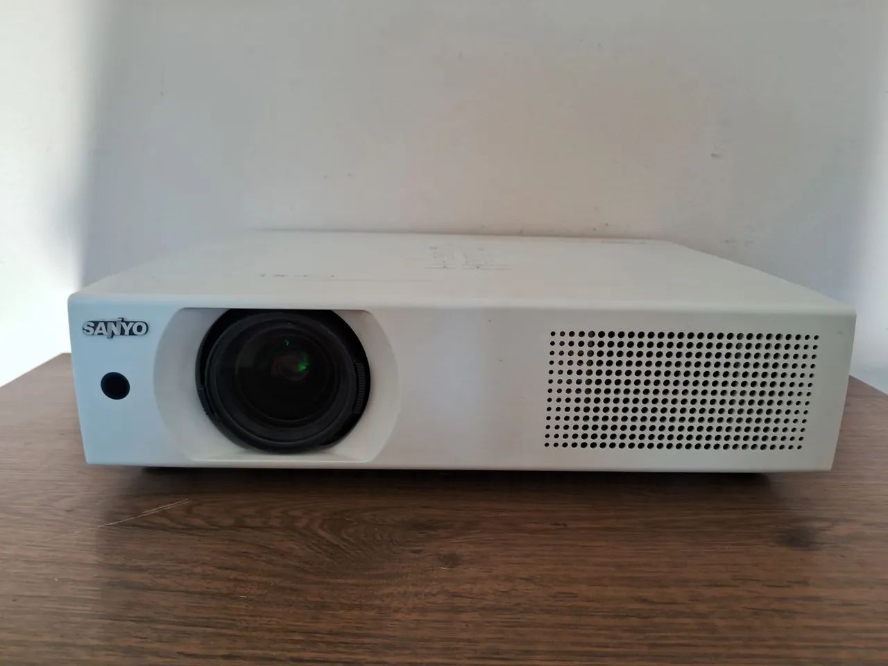 Projetor  Sanyo  XU105 
