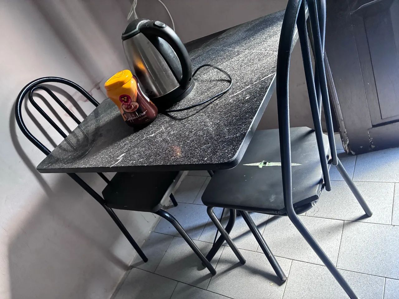 Mesa pequena de mármore 