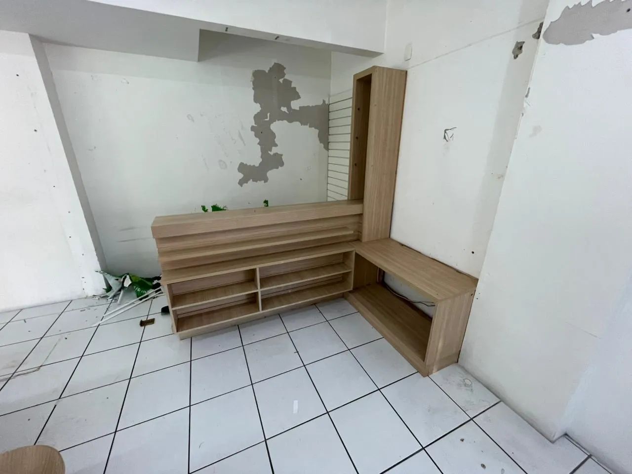 Conjunto de móveis para loja / balcão de atendimento com gavetas e armários - Foto 4