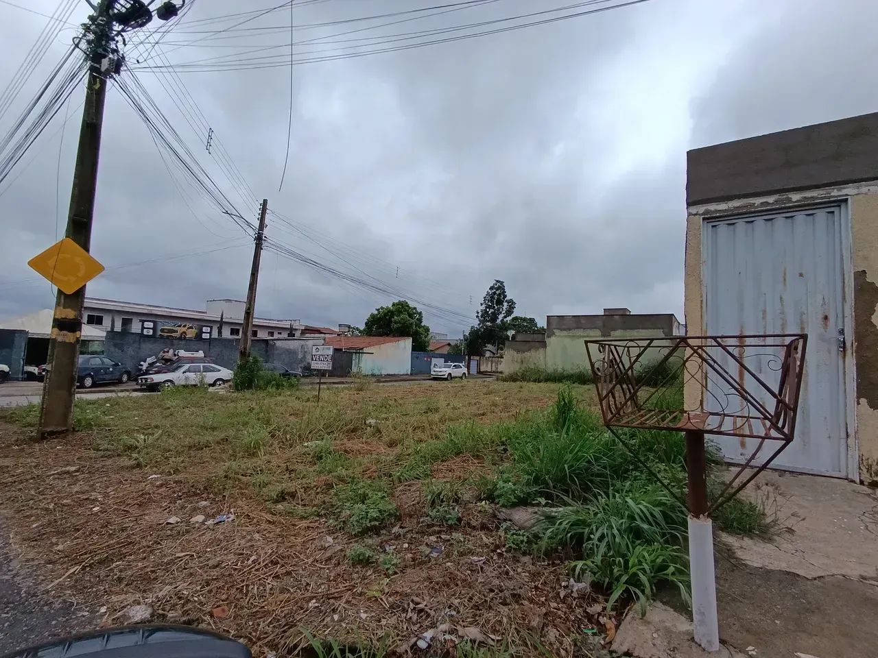 Lote em avenida comercial com casa construída - Foto 2