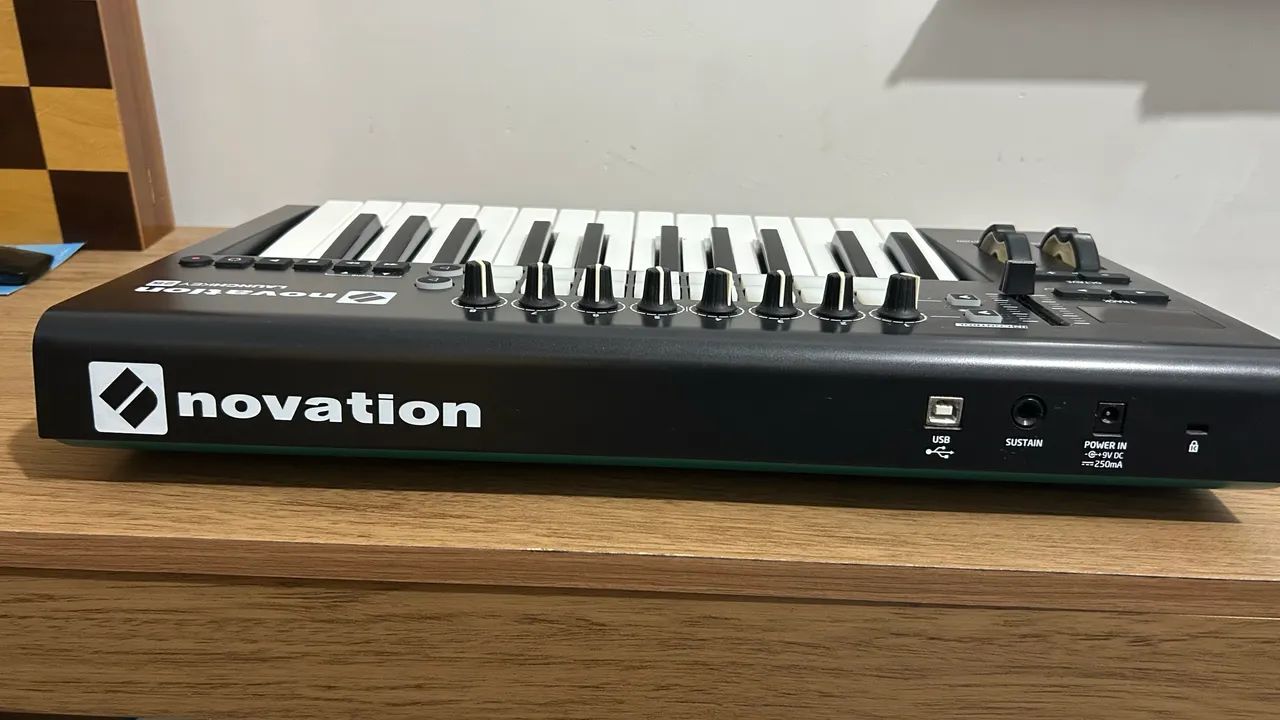 Teclado Controlador Novation Launchkey 25 Mk2 Usb 25 Teclas - Foto 2