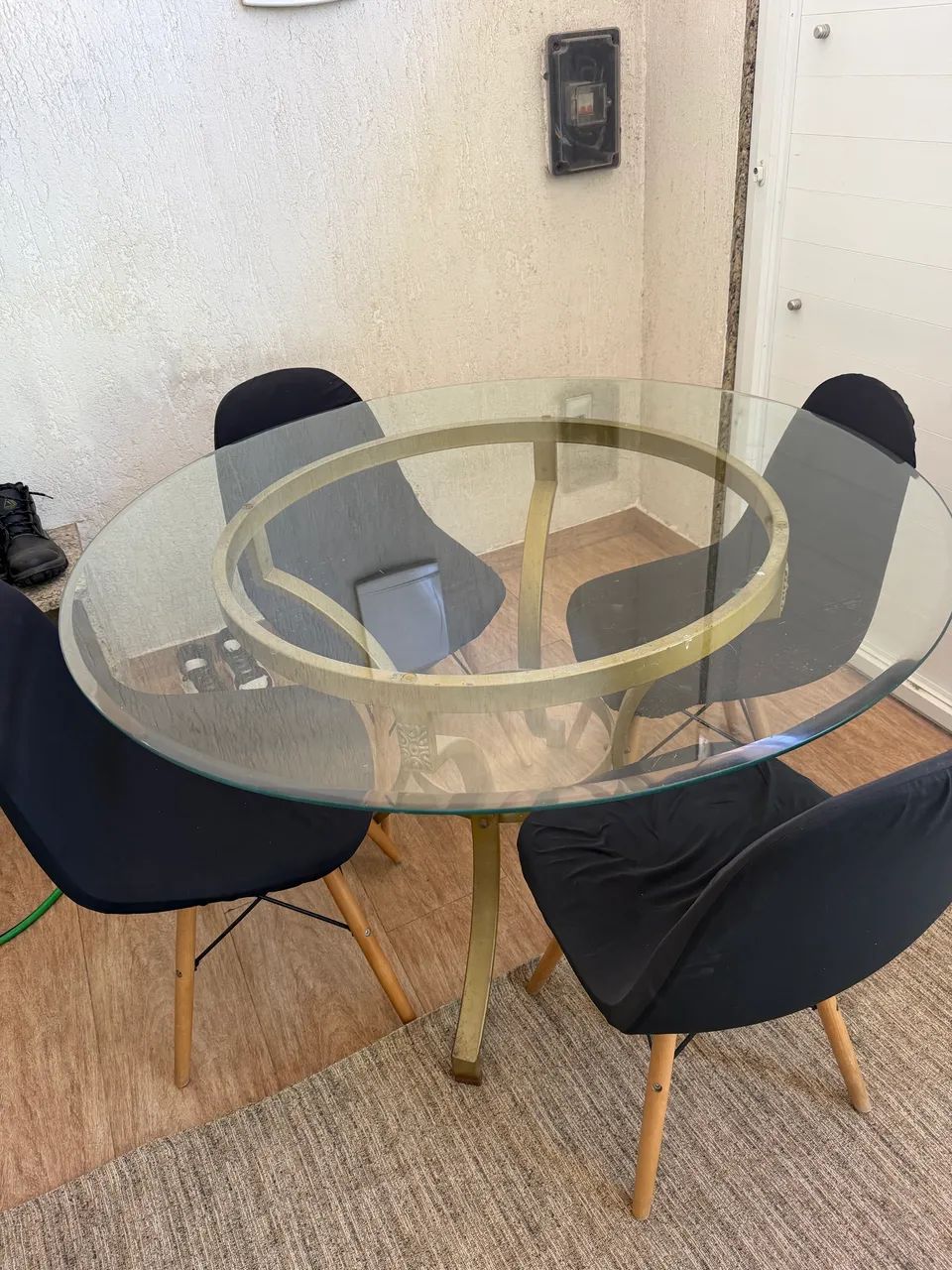 Mesa de vidro com 4 cadeiras