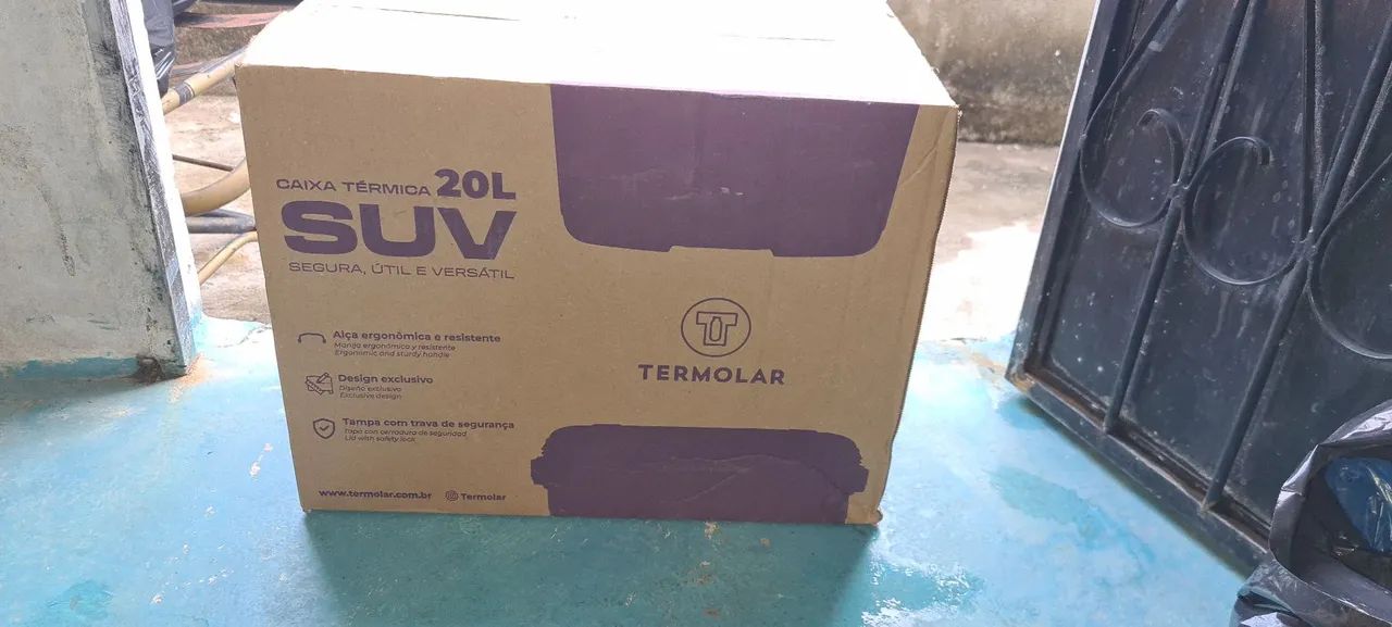 Vende-se batedeira caixa termica 