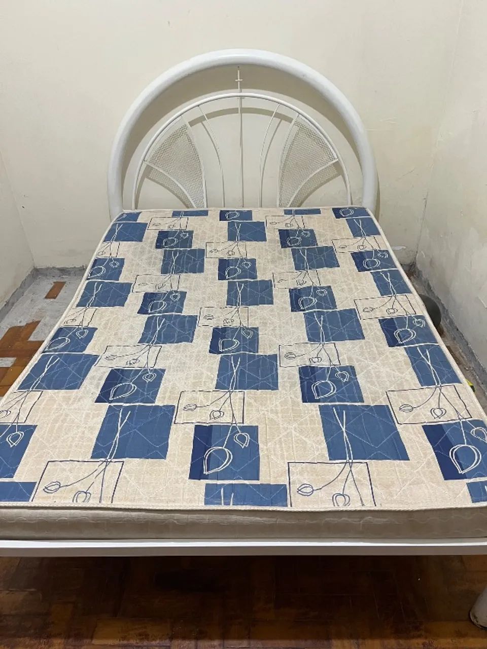 Cama de Casal com Cabeceira Branca + Colchão 