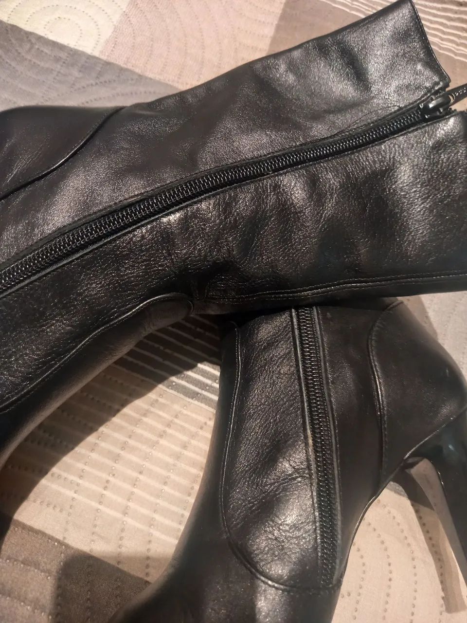 Vendo Bota Preta 37 em Couro Legítimo  - Foto 5