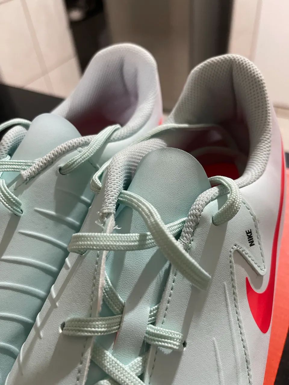 Chuteira Nike Phantom GX II Club Futsal Original Tam. 44 + Caixa - Foto 3
