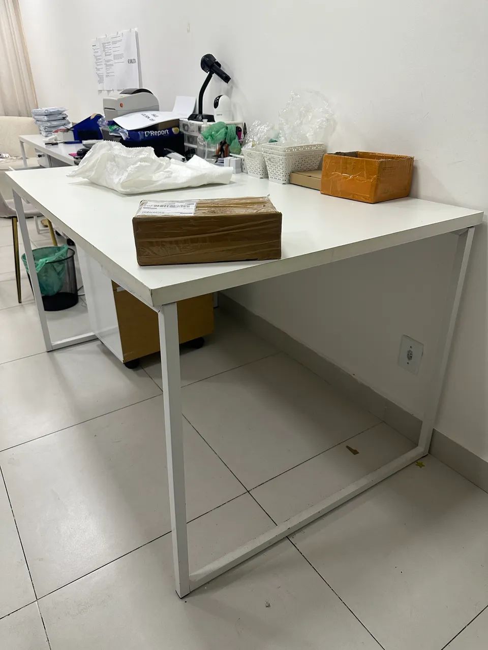 Mesa branca com gaveteiro  - Foto 2