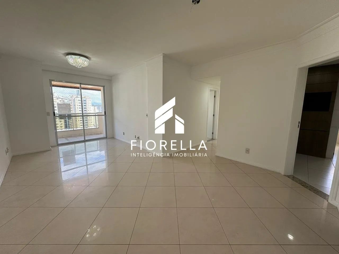 Apartamento à venda com 04 dormitórios e 131m² em Campinas, São José/SC.