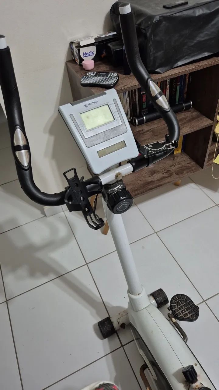 Bicicleta ergometrica com suporte pra celular e garrafa